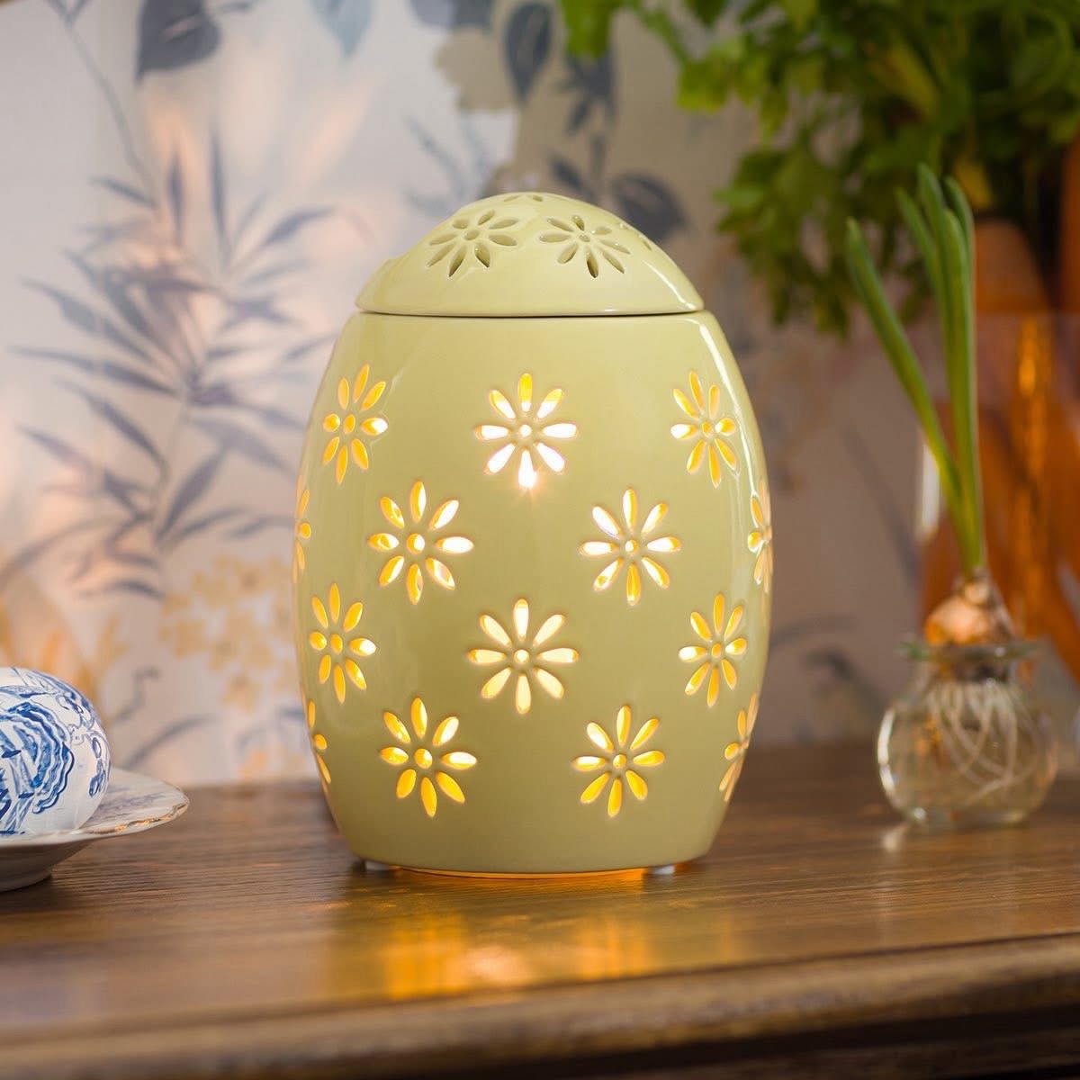 Easter Garden Yellow Warmer